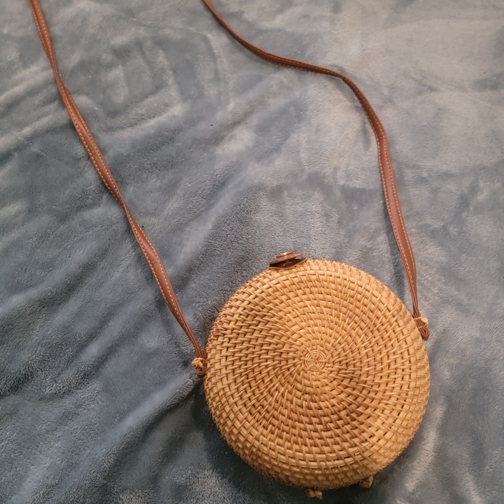 Round Woven Crossbody Bag - Tan